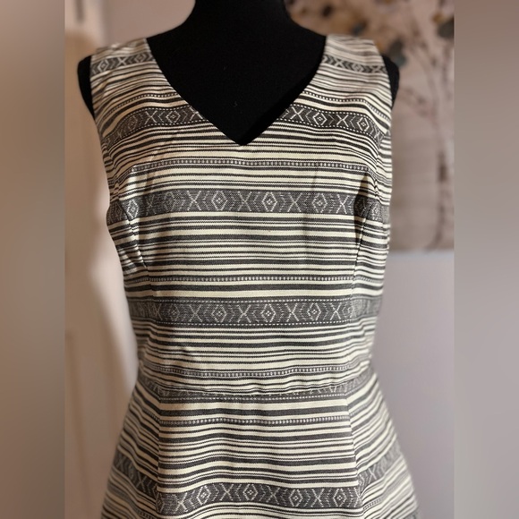 NWT RED Saks Fifth Avenue Black Ivory Fit And Flare Tribal Print Dress Medium - Picture 3 of 12